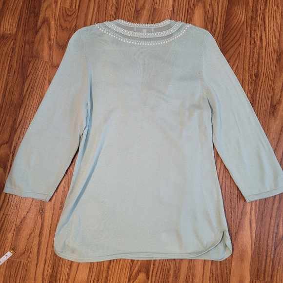 LOWEST PRICE Lightweight sweater w stunning detail - Picture 13 of 15